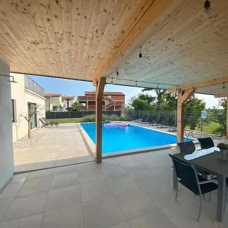 Enjoy Green, App With Swimming Pool, Garden, Pets Welcome Appartement *