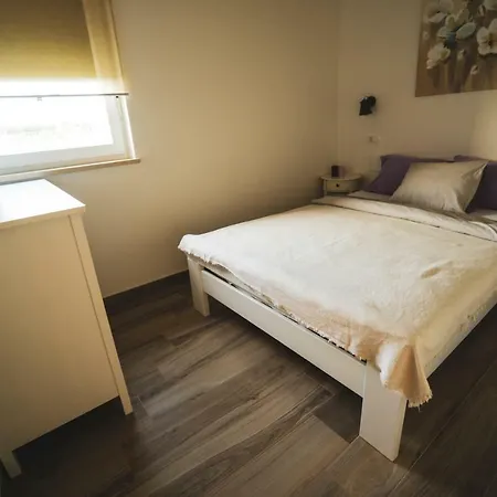 Enjoy Green, App With Swimming Pool, Garden, Pets Welcome *