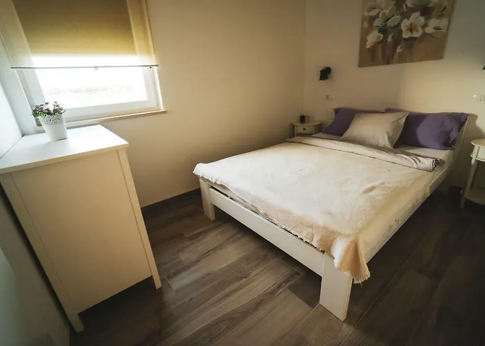 Enjoy Green, App With Swimming Pool, Garden, Pets Welcome *