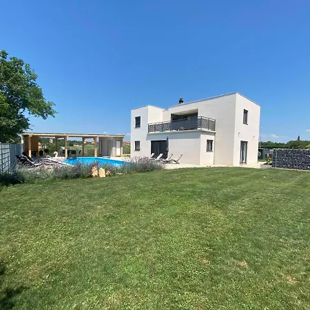 Enjoy Green, App With Swimming Pool, Garden, Pets Welcome Appartement Novigrad Istria