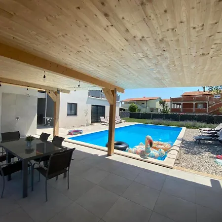 Apartmán Enjoy Green, App With Swimming Pool, Garden, Pets Welcome *