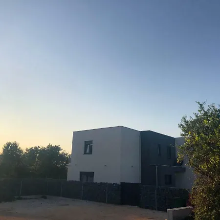 Enjoy Green, App With Swimming Pool, Garden, Pets Welcome