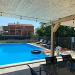 Daire Enjoy Green, App With Swimming Pool, Garden, Pets Welcome Novigrad Istria