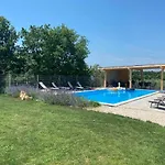 Enjoy Green, App With Swimming Pool, Garden, Pets Welcome