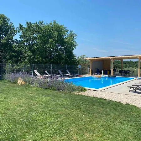 Enjoy Green, App With Swimming Pool, Garden, Pets Welcome